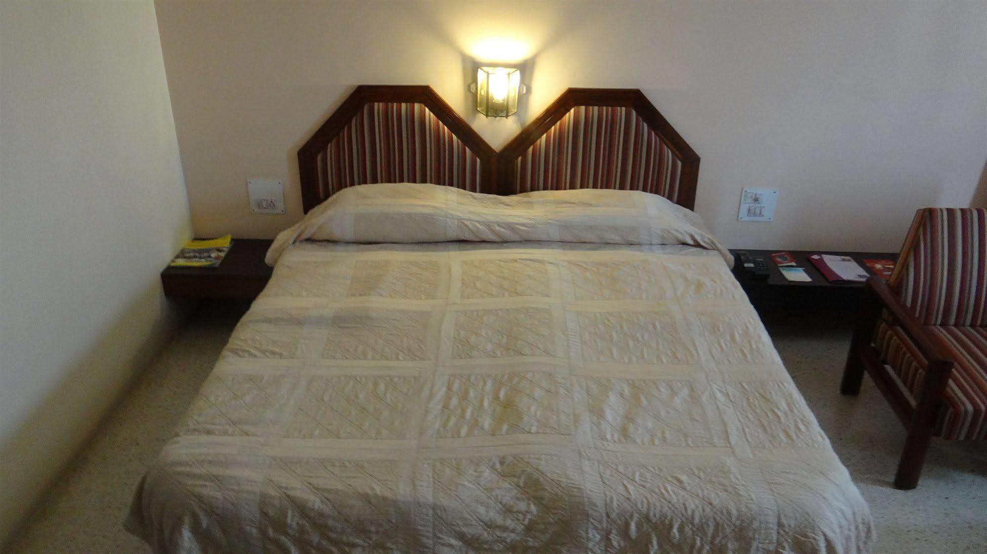 Hotel Paradise - Mysore Dasaprakash Group מראה חיצוני תמונה