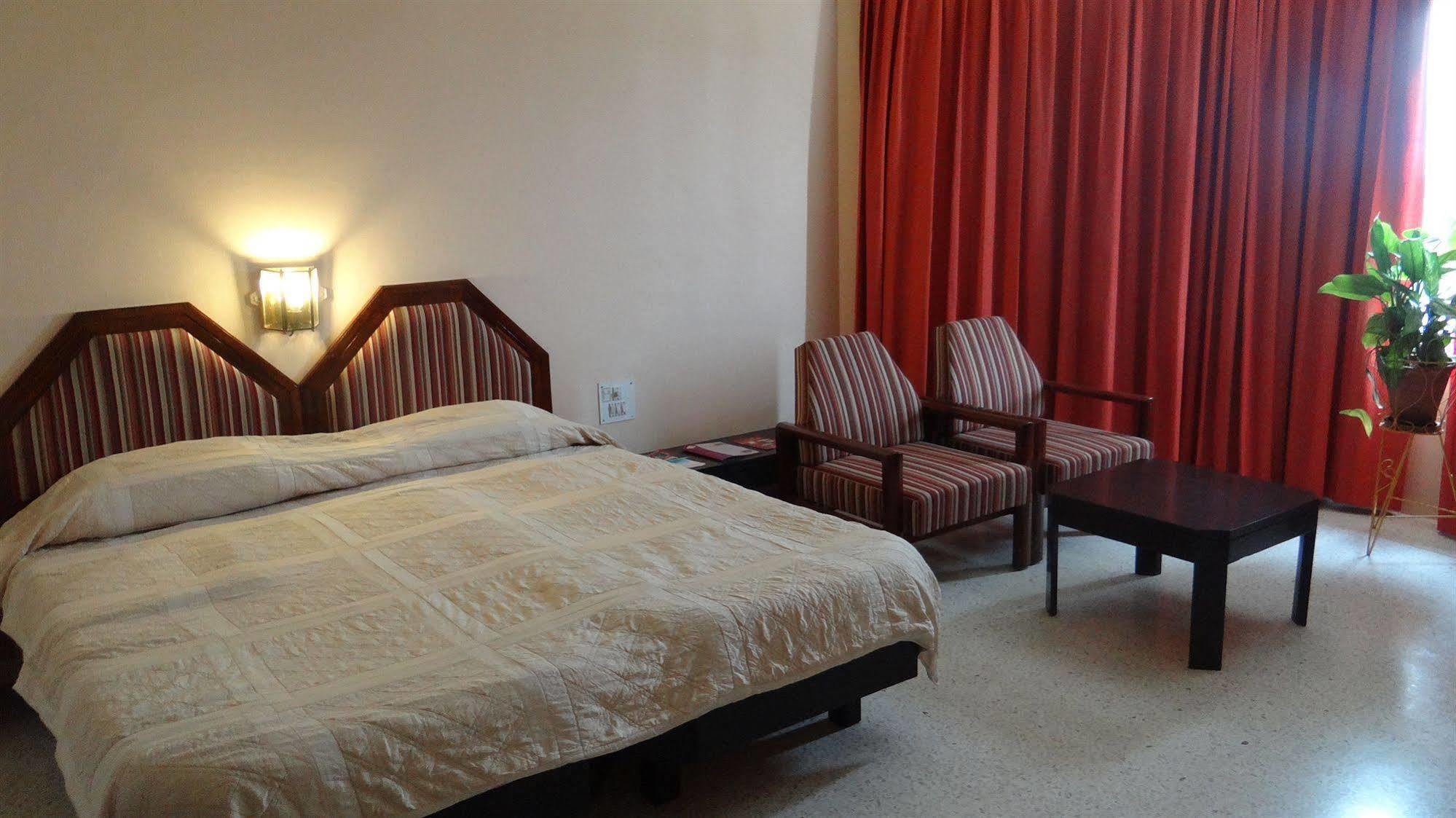 Hotel Paradise - Mysore Dasaprakash Group מראה חיצוני תמונה