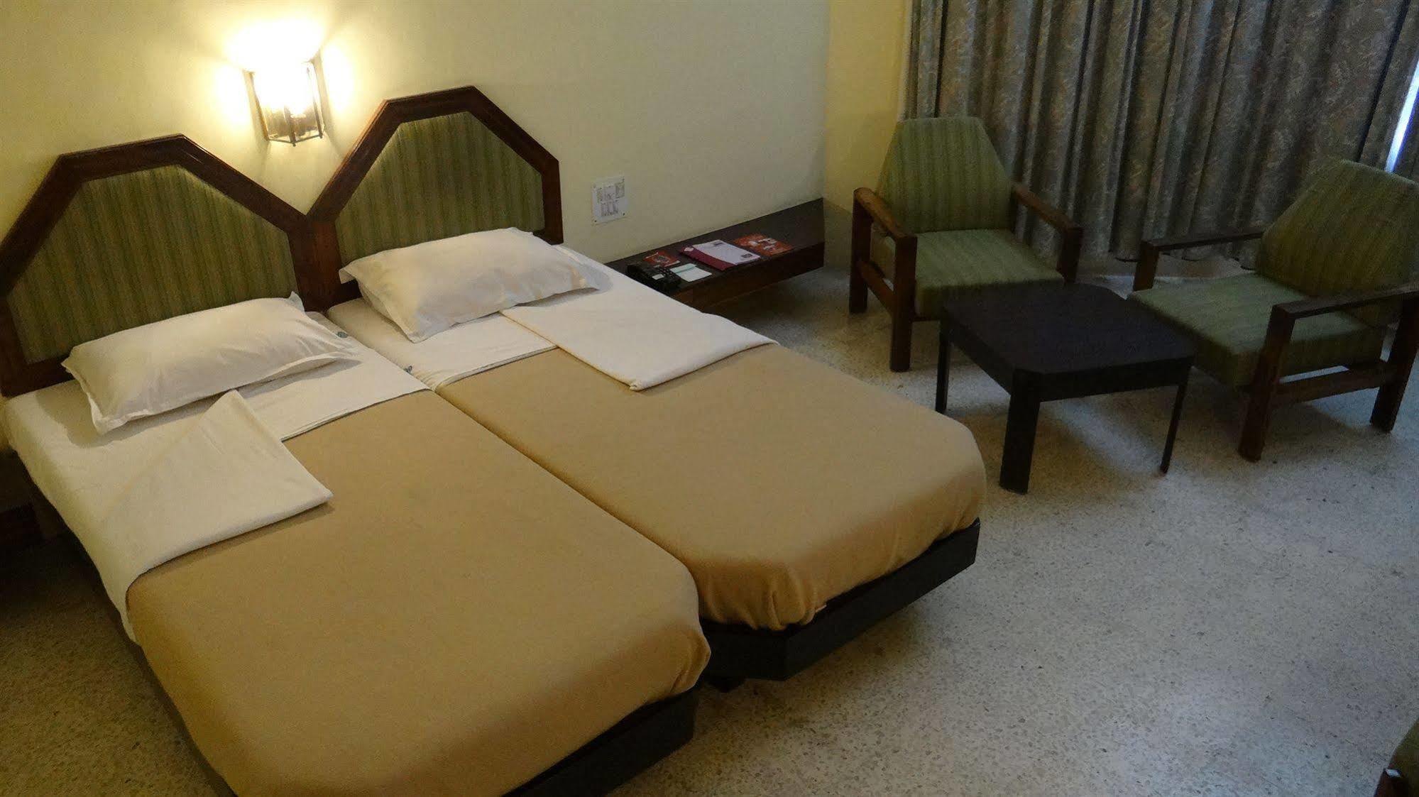 Hotel Paradise - Mysore Dasaprakash Group מראה חיצוני תמונה