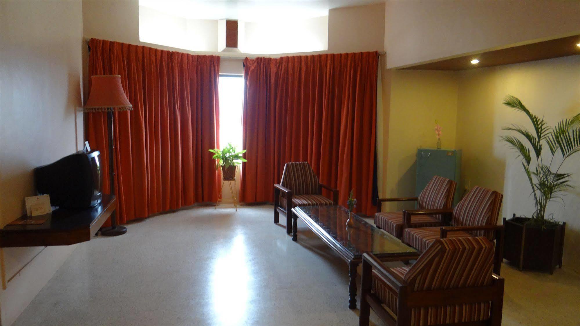Hotel Paradise - Mysore Dasaprakash Group מראה חיצוני תמונה
